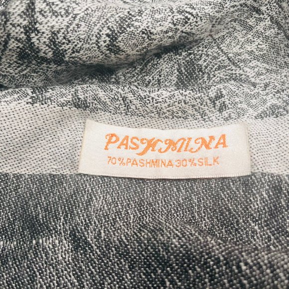 🌫️ Silver & Gray Pashmina Scarf – Handmade Elegance - Picture 6 of 8